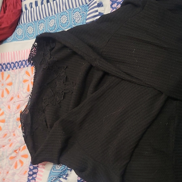 Cute, only worn once, black long sleeve - Picture 3 of 3